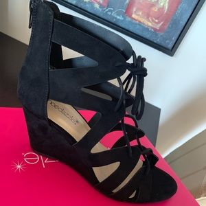 2 pairs of shoes never worn